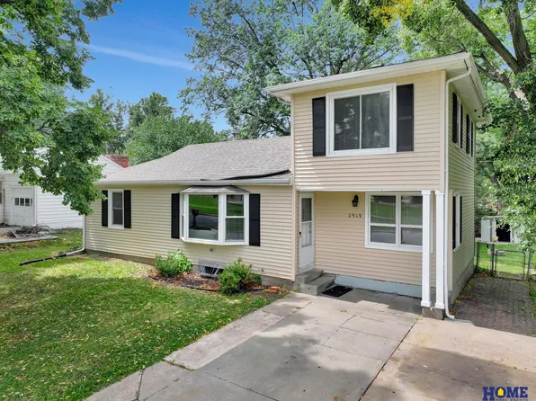 2919 S 37th St, Lincoln, NE 68506