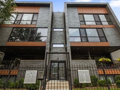 3032 W Lyndale St #2E, Chicago, IL, 60647