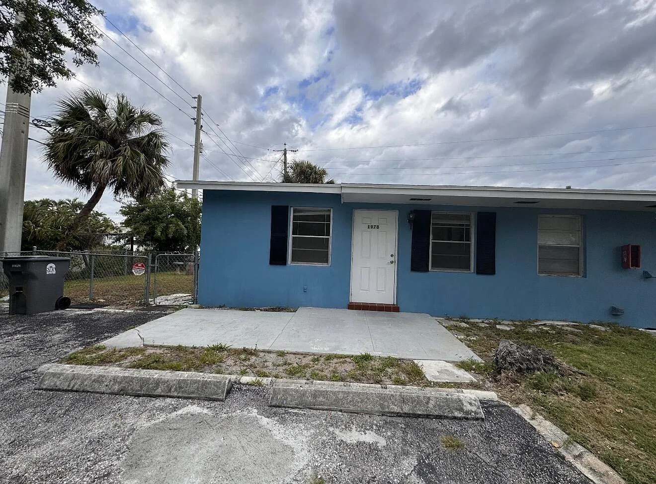 2 bed, 1.0 bath, 696 sqft, $2,200 — Photo 1