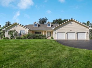 10515 Saddlebred Trl, Woodstock, IL 60098
