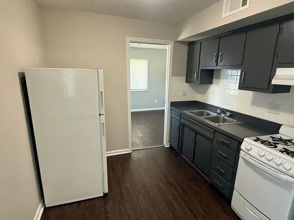 208 Lakeshore Dr, Lexington, KY