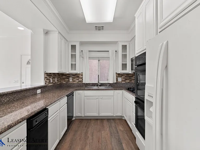 20300 Vanowen St #36 — Photo 7