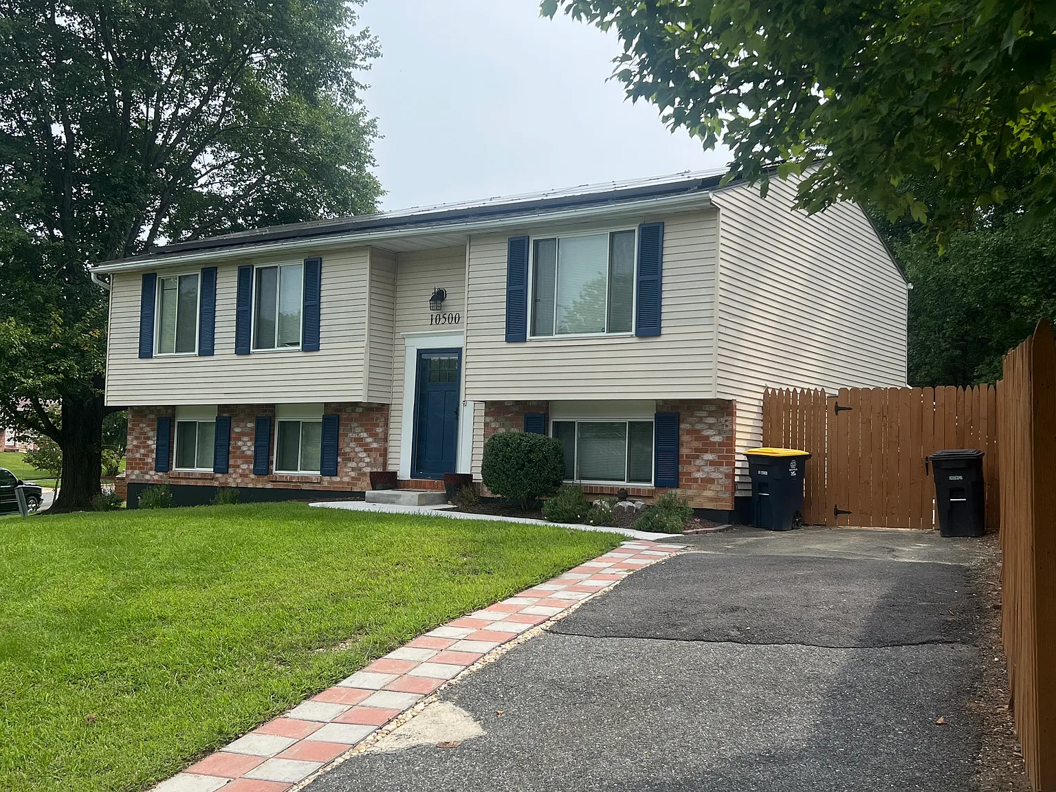 5 bed, 2056 sqft, $3,200 — Photo 4