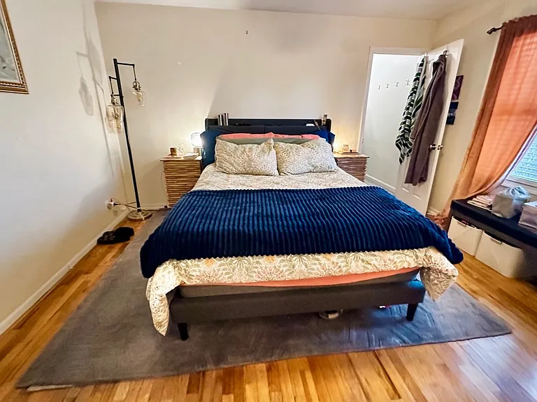 main bedroom - different orientation of bed