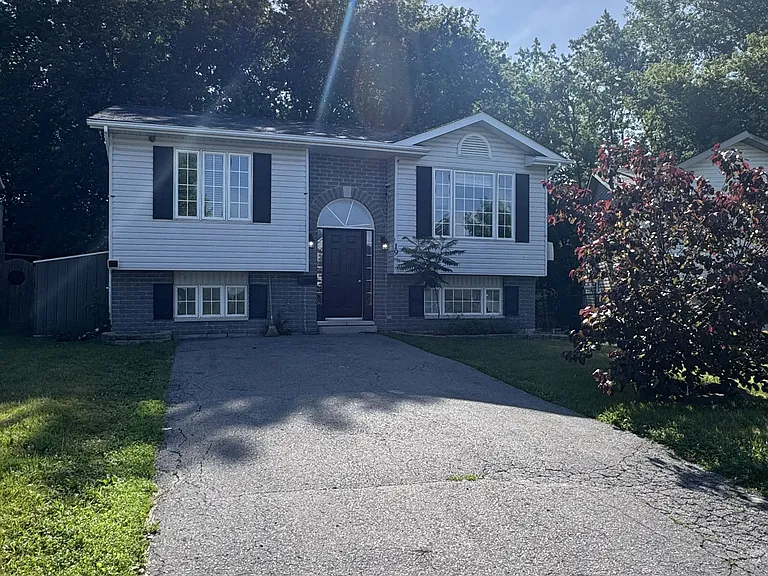 19 Briardale Blvd — Photo 35