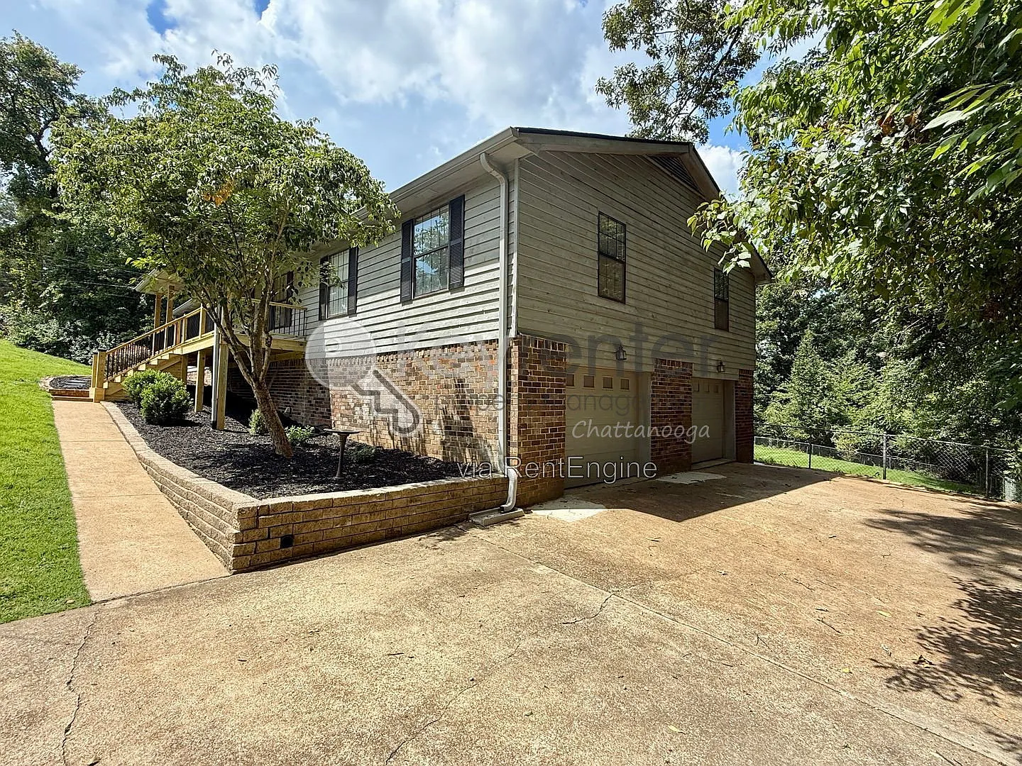 3 bed, 3.0 bath, 3300 sqft, $2,450 — Photo 2