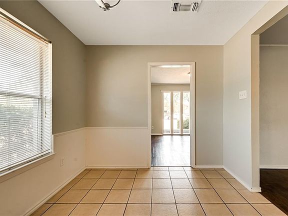 5th image of 1633 University Dr