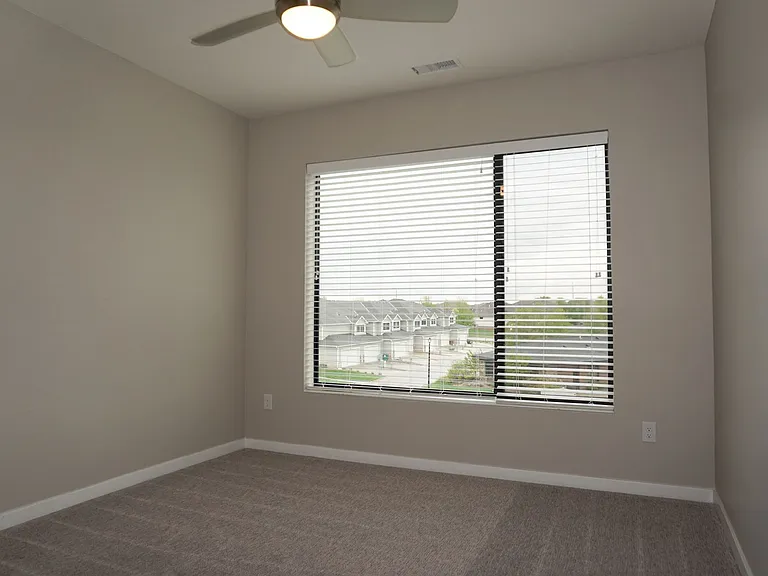 Level at Village Gardens — Photo 95