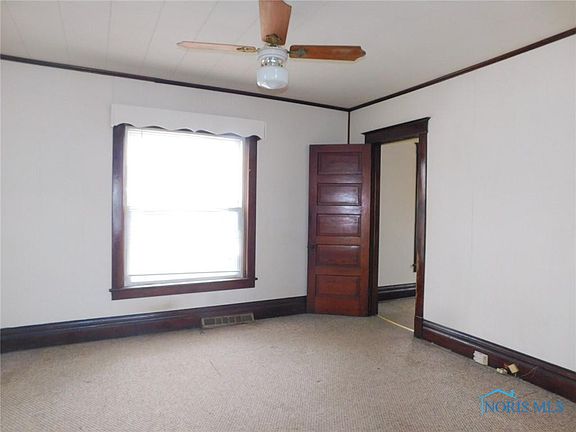 4th image of 700 Vine St