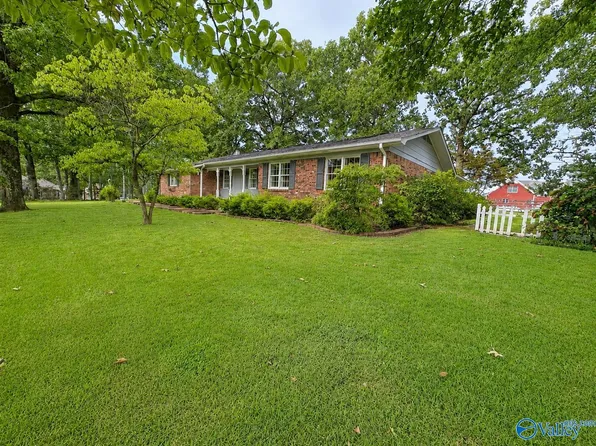 1901 Morningside Dr NW, Hartselle, AL 35640