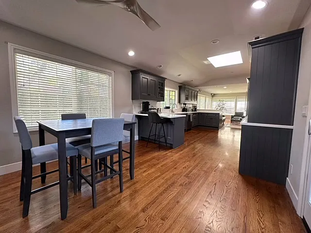 3 bed, 2.5 bath, 2300 sqft, $7,495 — Photo 3