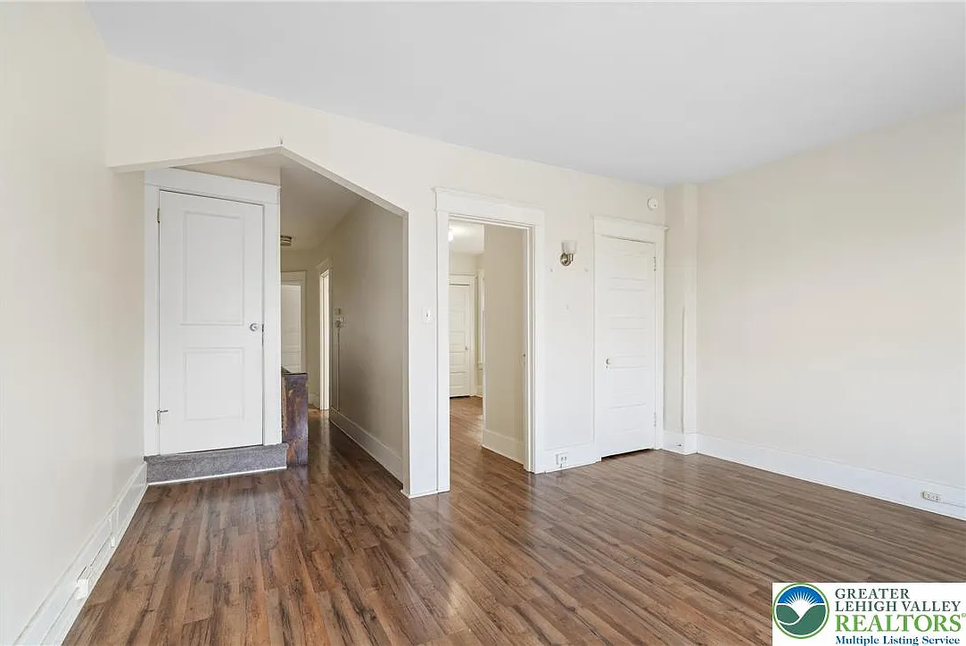 2 bed, 1.0 bath, 1400 sqft, $1,475 — Photo 3