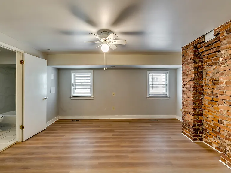 523 Boulevard SE #B — Photo 16