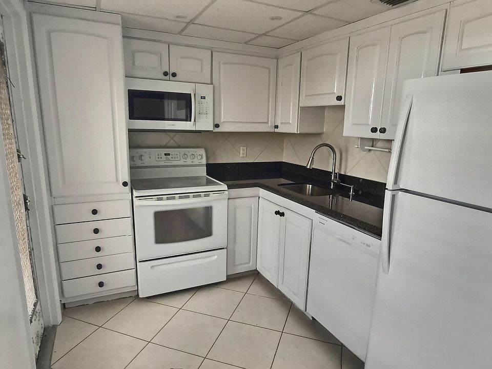 1st image of 3050 N Palm Aire Dr Unit 6