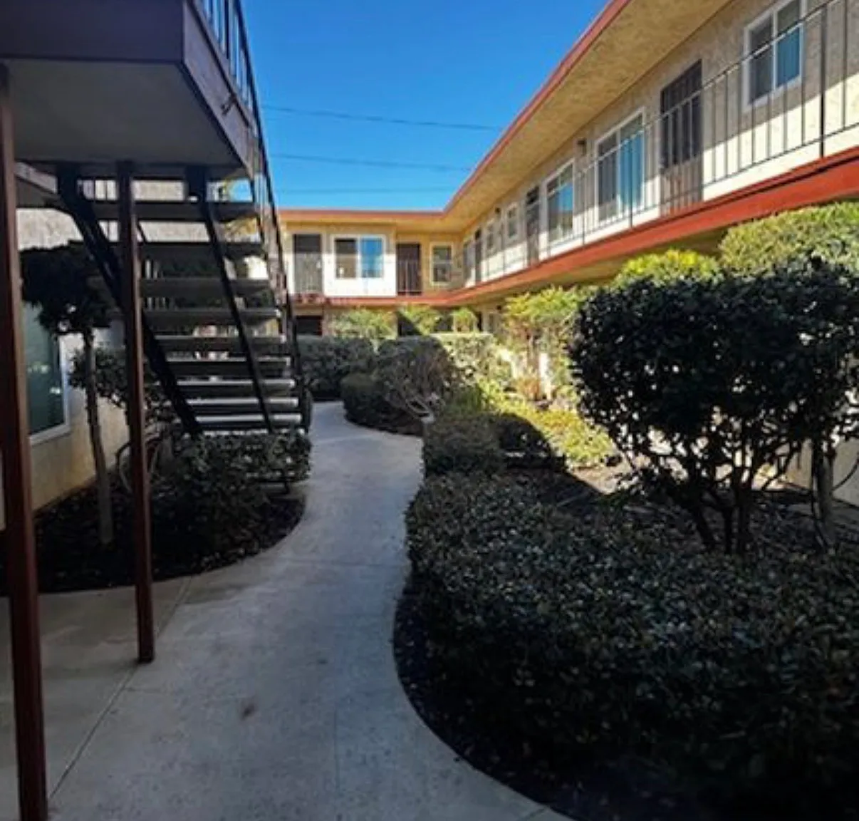 2 bed, 1136 sqft, $2,299 — Photo 1