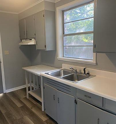 5th image of 700 Wilson Ave