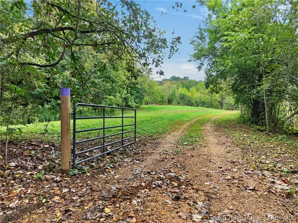 Witt Rd, Eldon, MO 65026