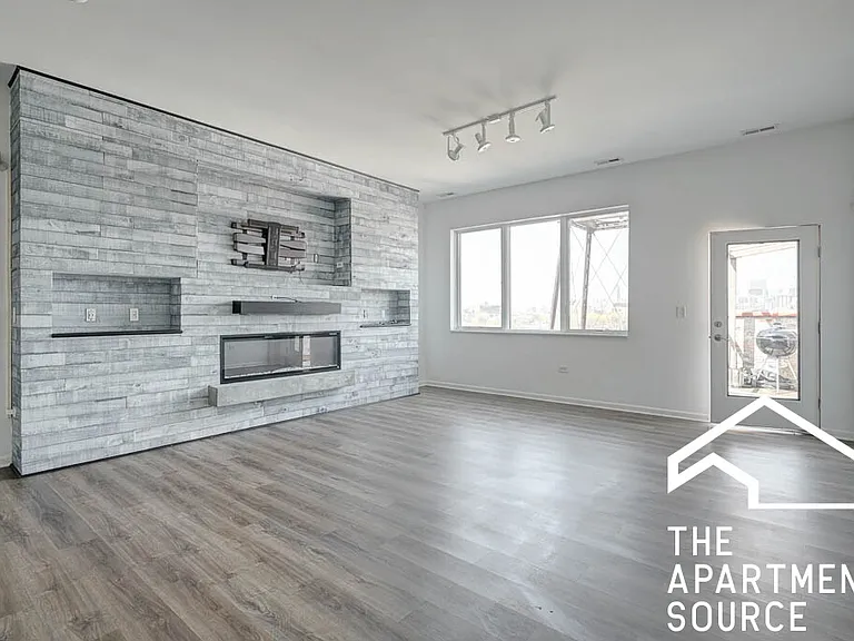 2250 S Wabash Ave #5 — Photo 1