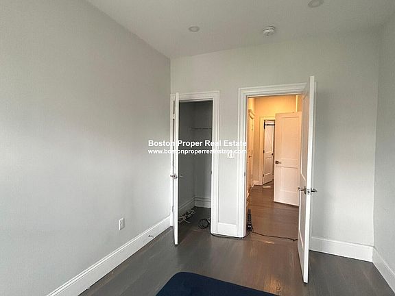 3rd image of 109 Queensberry St #14D