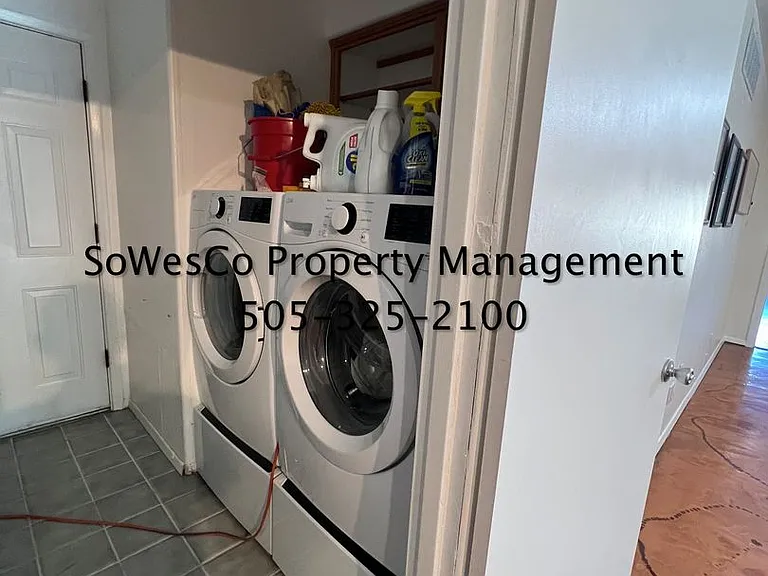 208 E 38th St — Photo 17