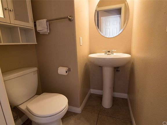 5th image of 11542 216th St Unit 2