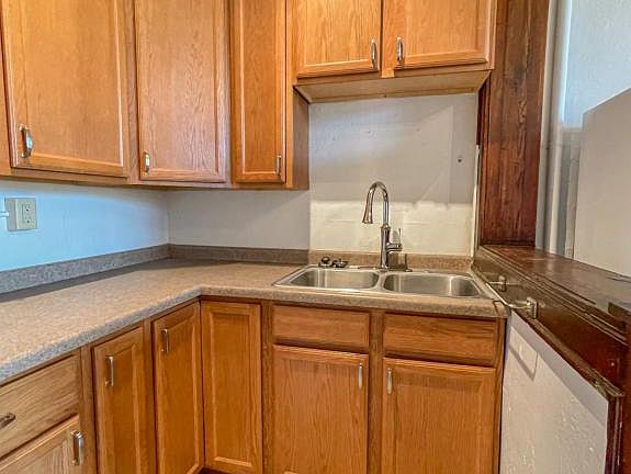 5th image of 16 1/2 Minnesota Ave E #2