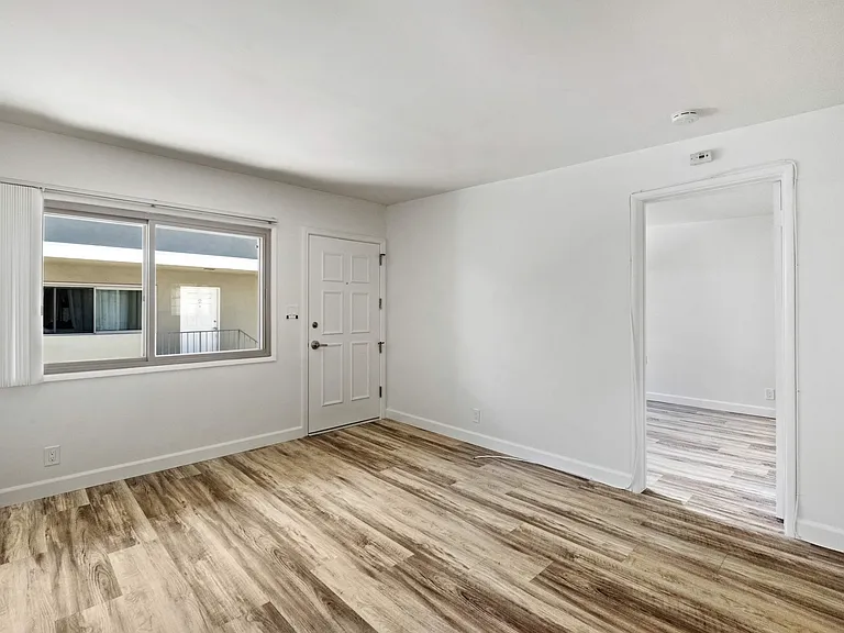 620 E Imperial Ave — Photo 4