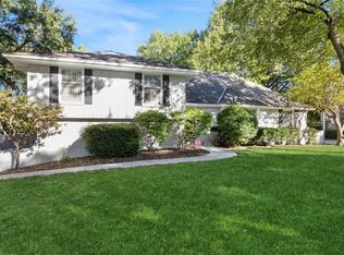 9109 Buena Vista St, Prairie Village, KS 66207