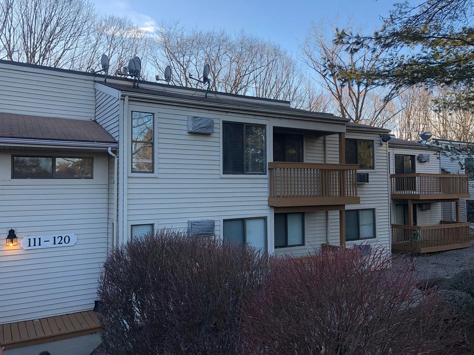 118 Woodland Dr — Photo 2