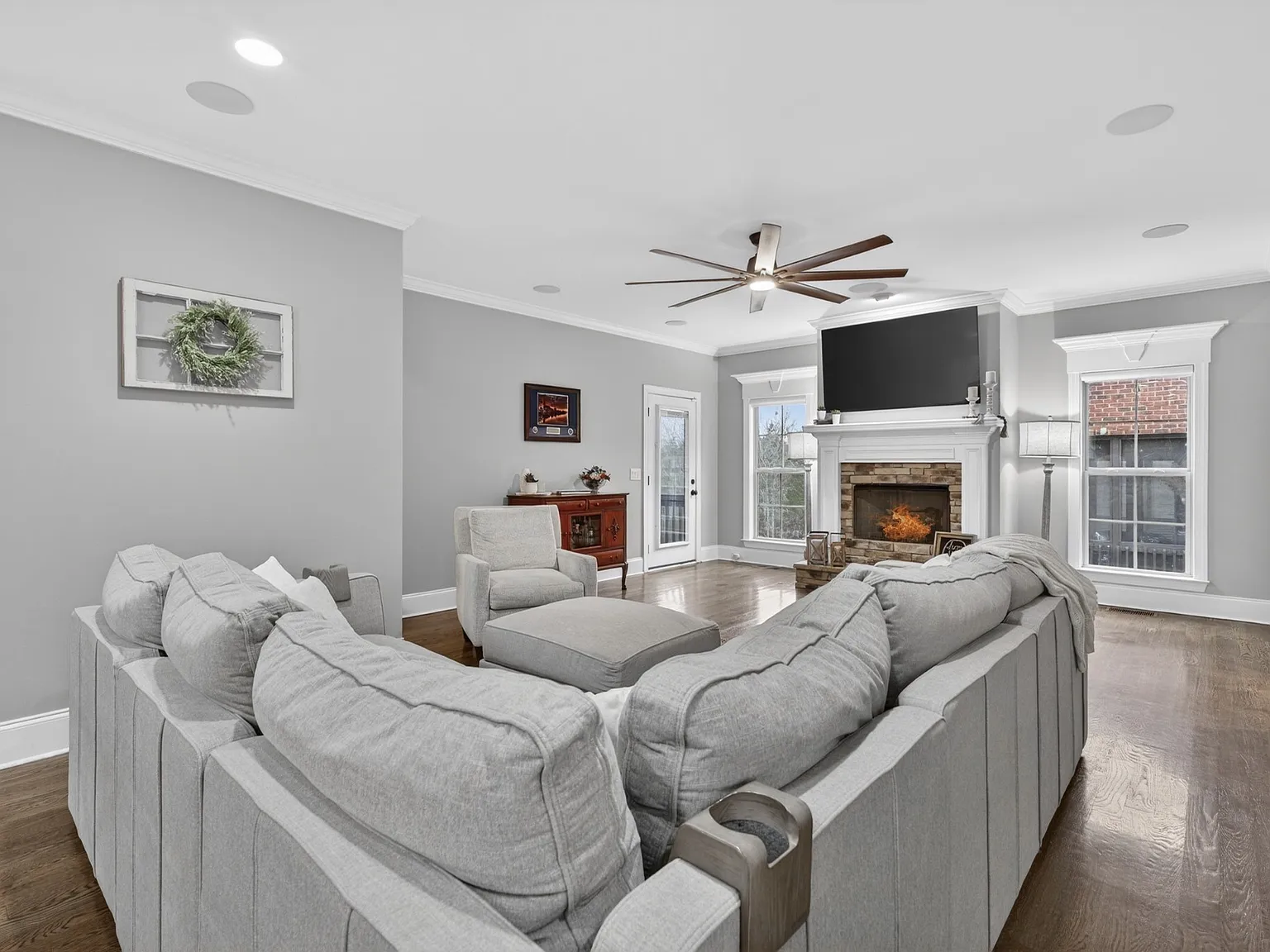 4 bed, 3.0 bath, 3556 sqft, $3,800 — Photo 4