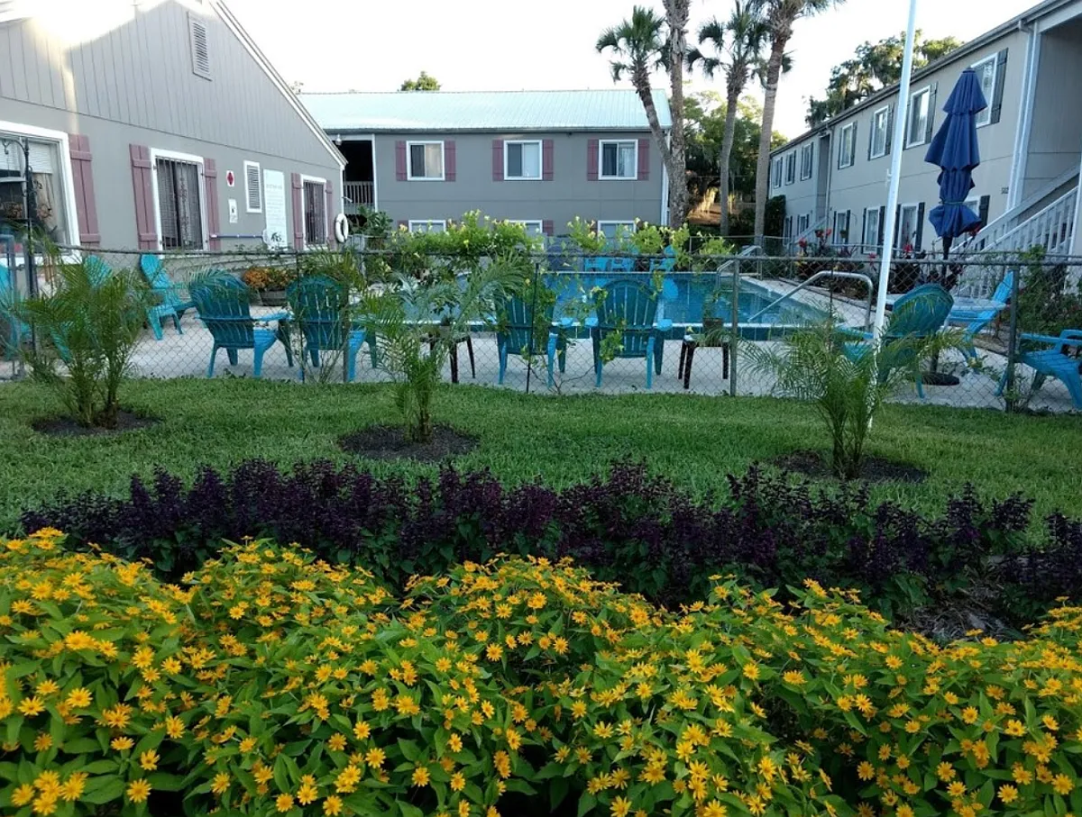 Building Photo - Lyn Garden Apartments