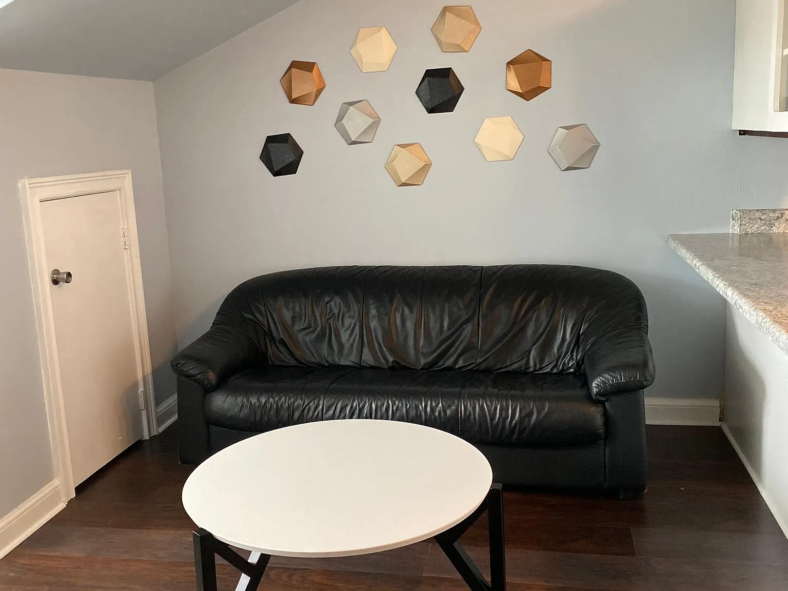 1 bed, 975 sqft, $1,500 — Photo 4