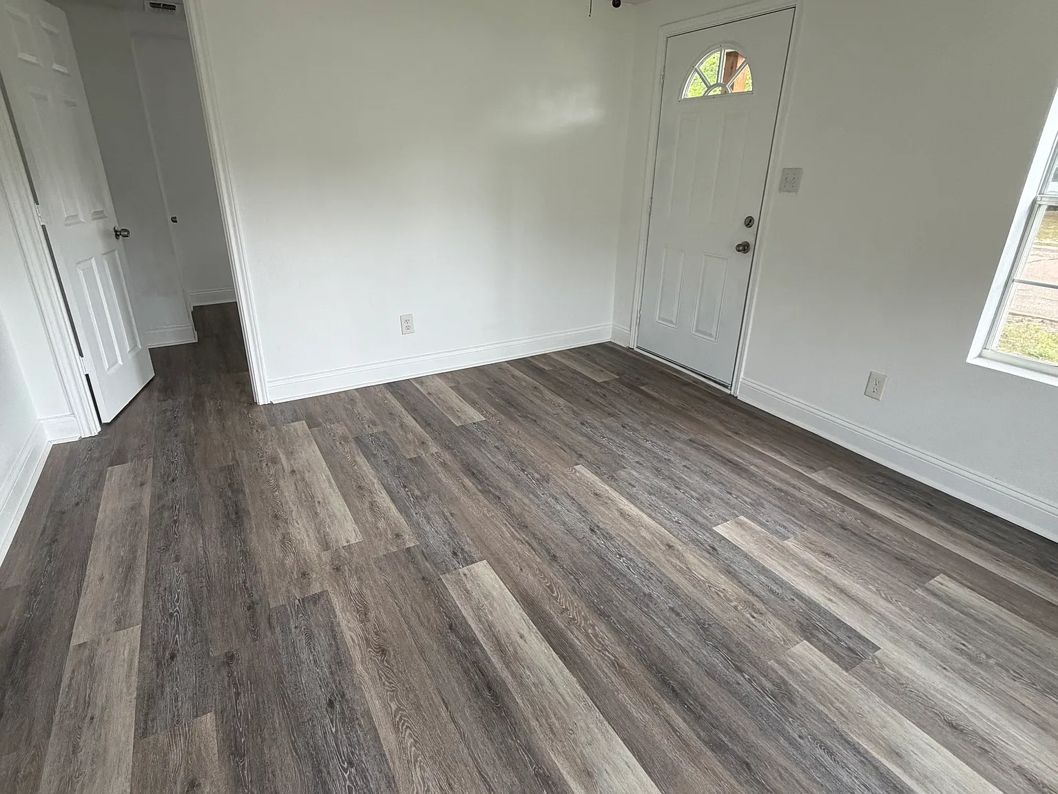 3 bed, 975 sqft, $975 — Photo 2