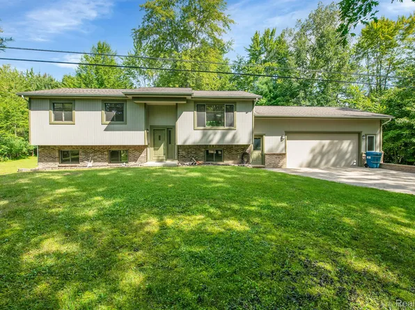 4237 Hummer Lake Rd, Ortonville, MI 48462