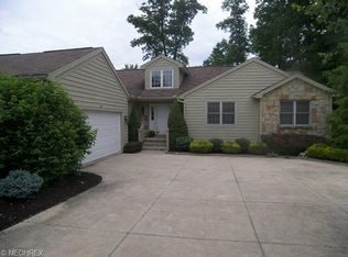 82 Glenview Dr, Aurora, OH 44202