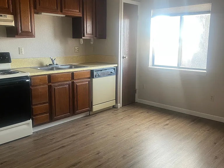 216 Cheyenne Dr — Photo 2