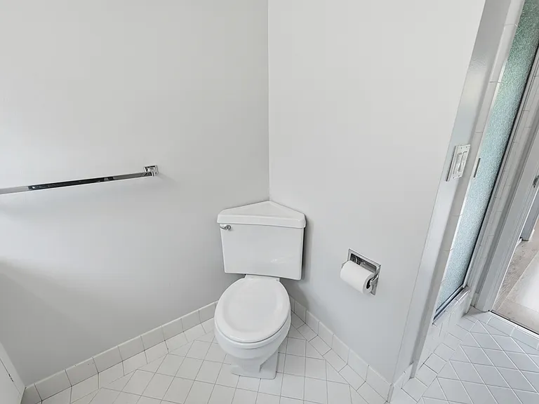 20 Kent Pl — Photo 31