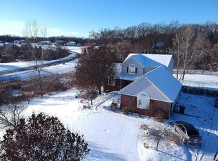 2252 Ridgewood Dr, Howell, MI 48843