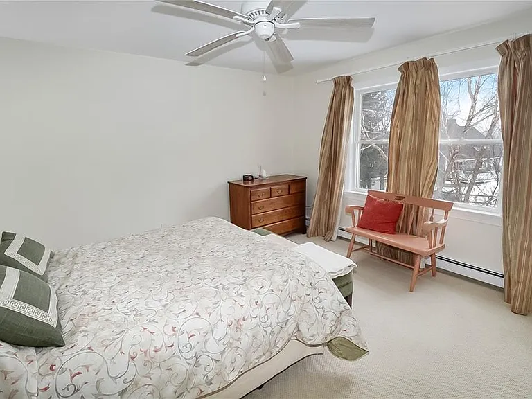 641 Middle Rd — Photo 10