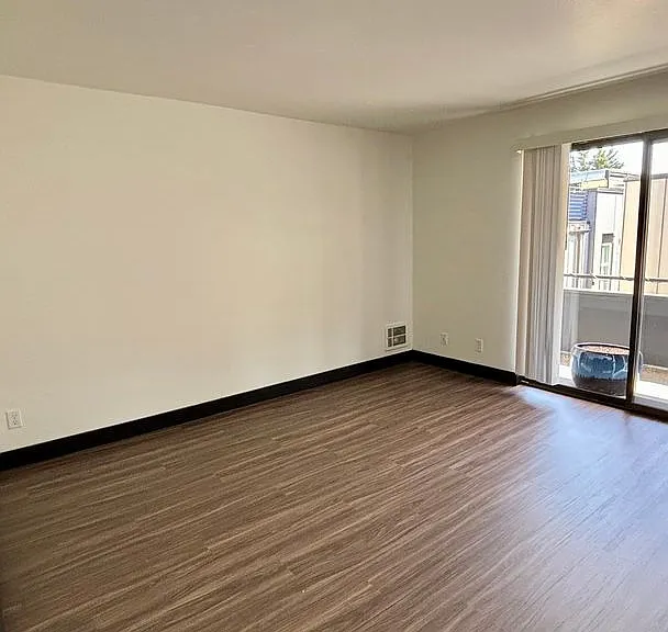 2410 Dexter Ave N #301 — Photo 15