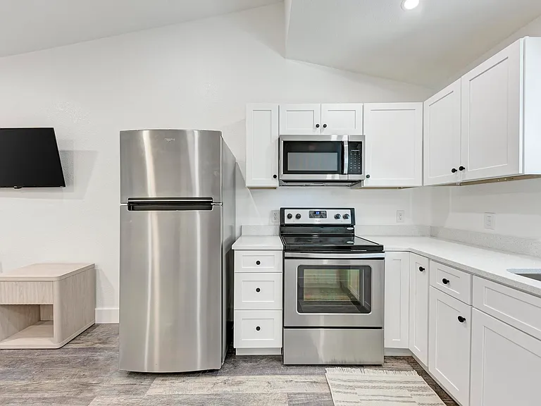 2302 Leon St #1 — Photo 7