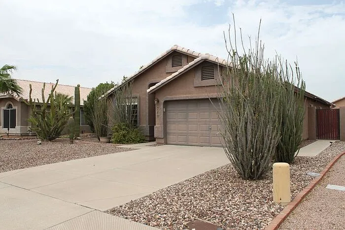 740 W Baylor Ln — Photo 3