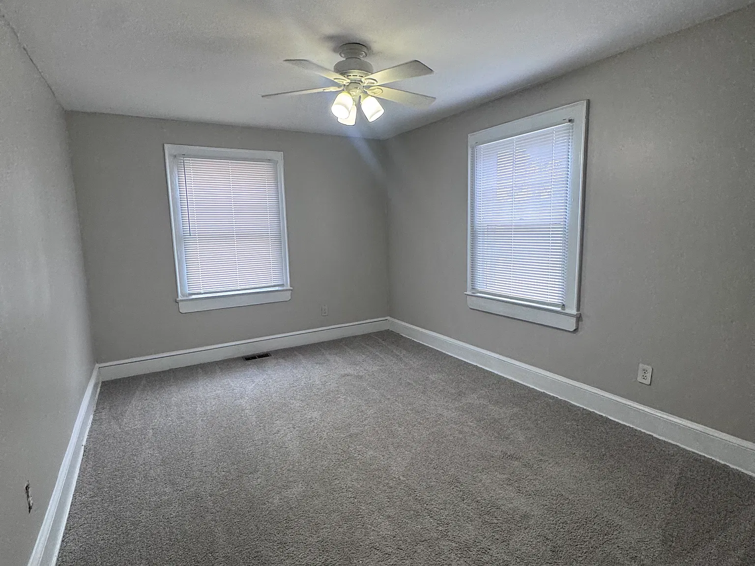 3 bed, 1026 sqft, $1,490 — Photo 4