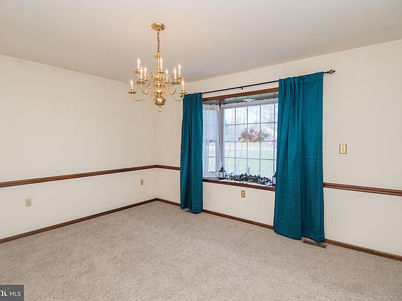 4th image of 712 Bullen Dr