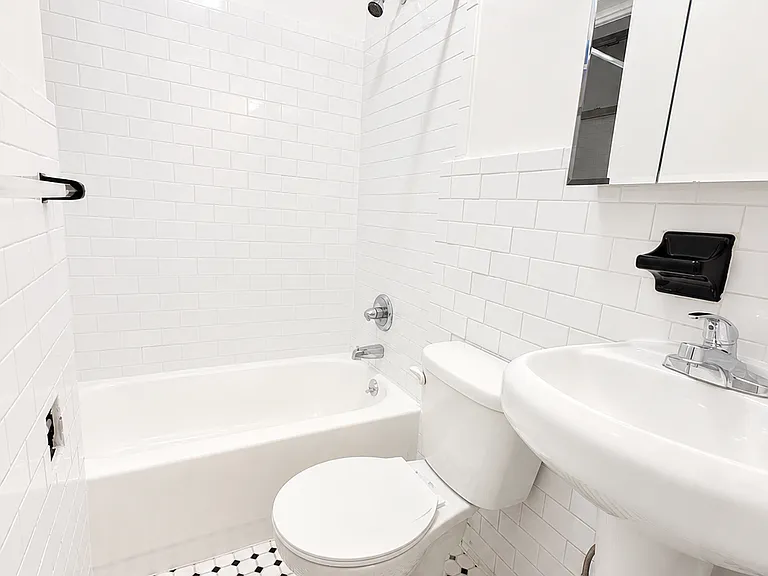 57 W 10th St #1CR — Photo 4