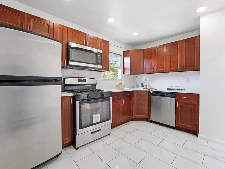 168 Carlton Ave #2 — Photo 3