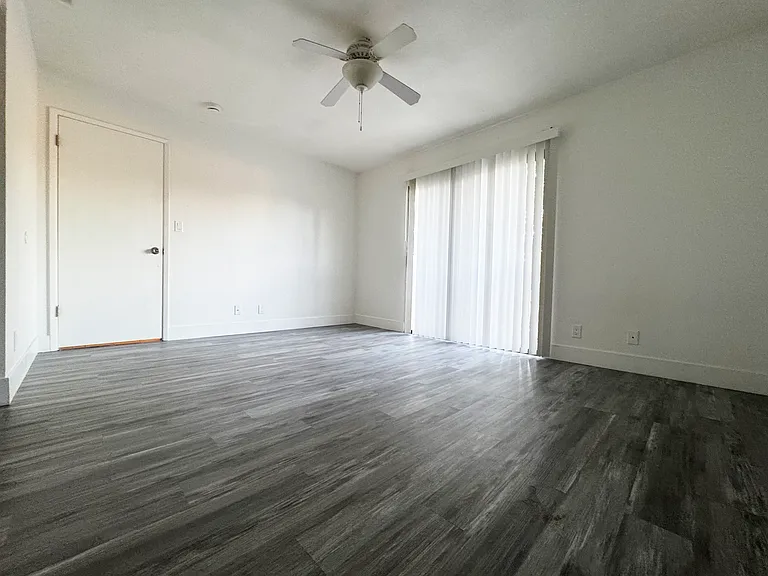 Walnutwood Apartments — Photo 12