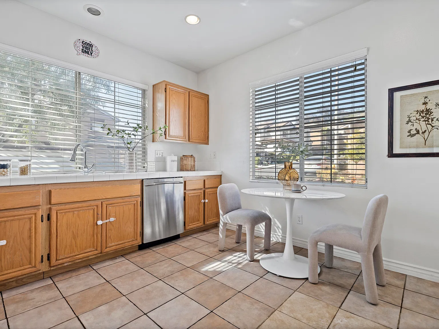 3 bed, 2.5 bath, 1297 sqft, $3,500 — Photo 3