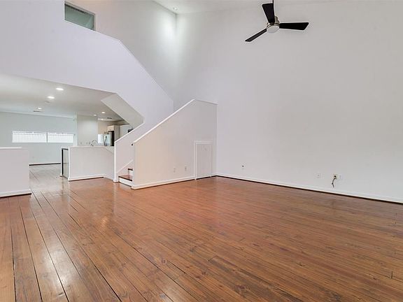 3rd image of 17 N Ennis St