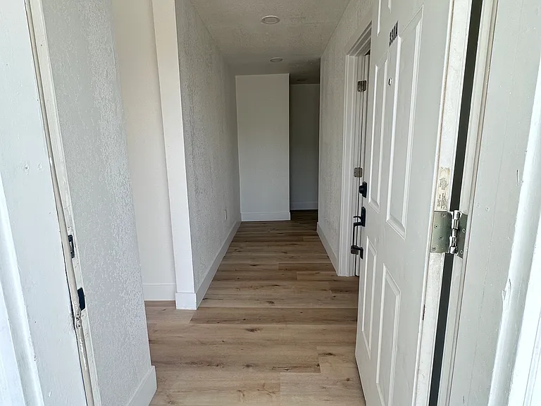611 N Kaweah St #330 — Photo 2